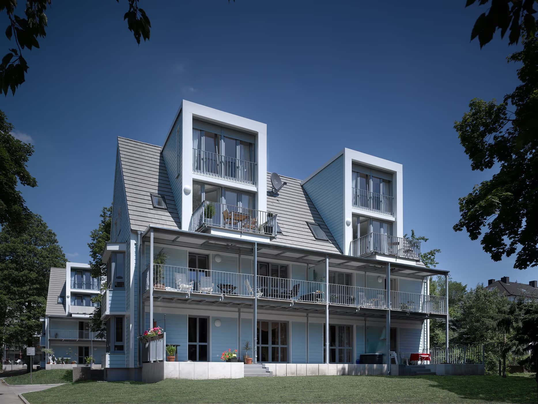 Dachausbauten und Modernisierung Raabestraße Hattingen — Bild 1